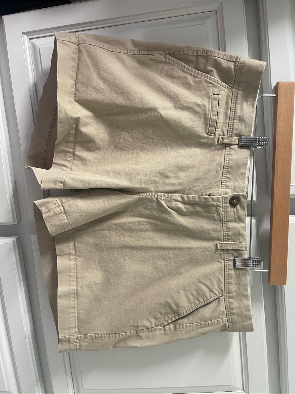 Old Navy Women's Flat Front Khaki Shorts - Light Tan